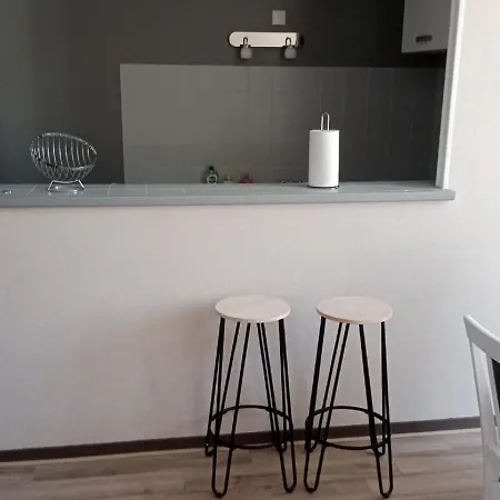 Modern In Near Tapestry Museum Apartment *